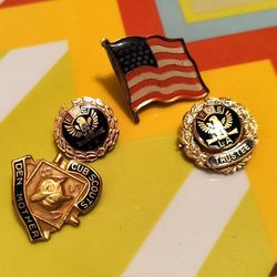 Vintage Fraternal and Patriotic Pins Lot
This lot includes:
A pin for a "Den Mother" of the Cub Scouts.
Two pins for the Fraternal Order of Eagles, wi