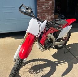 2006 Honda CRF-450R Dirt Bike