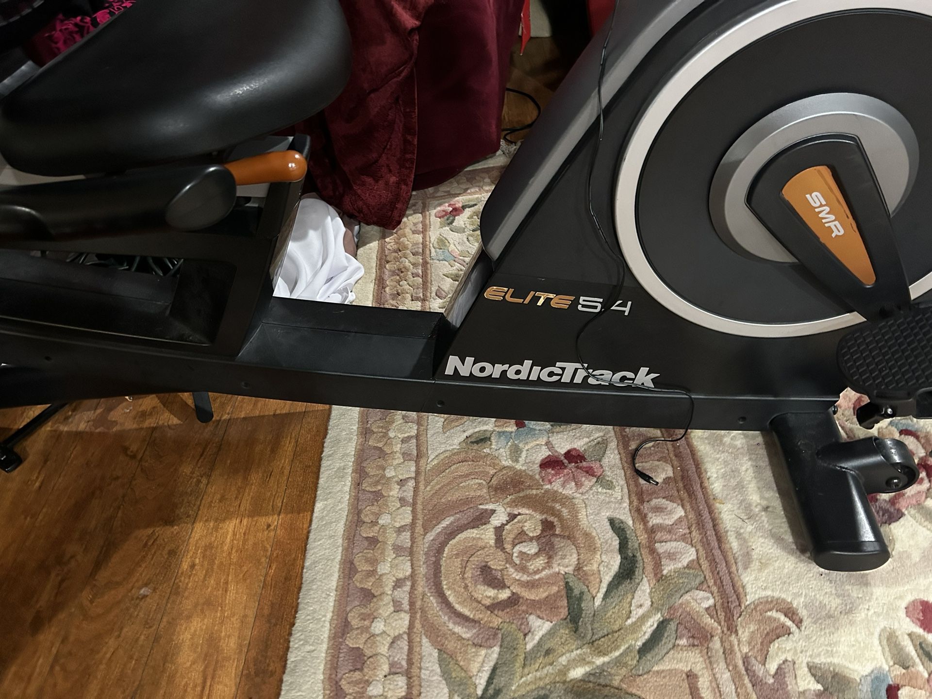 Nordic Track Elite 5.4 Recumbent Bike for Sale in Wyandanch NY