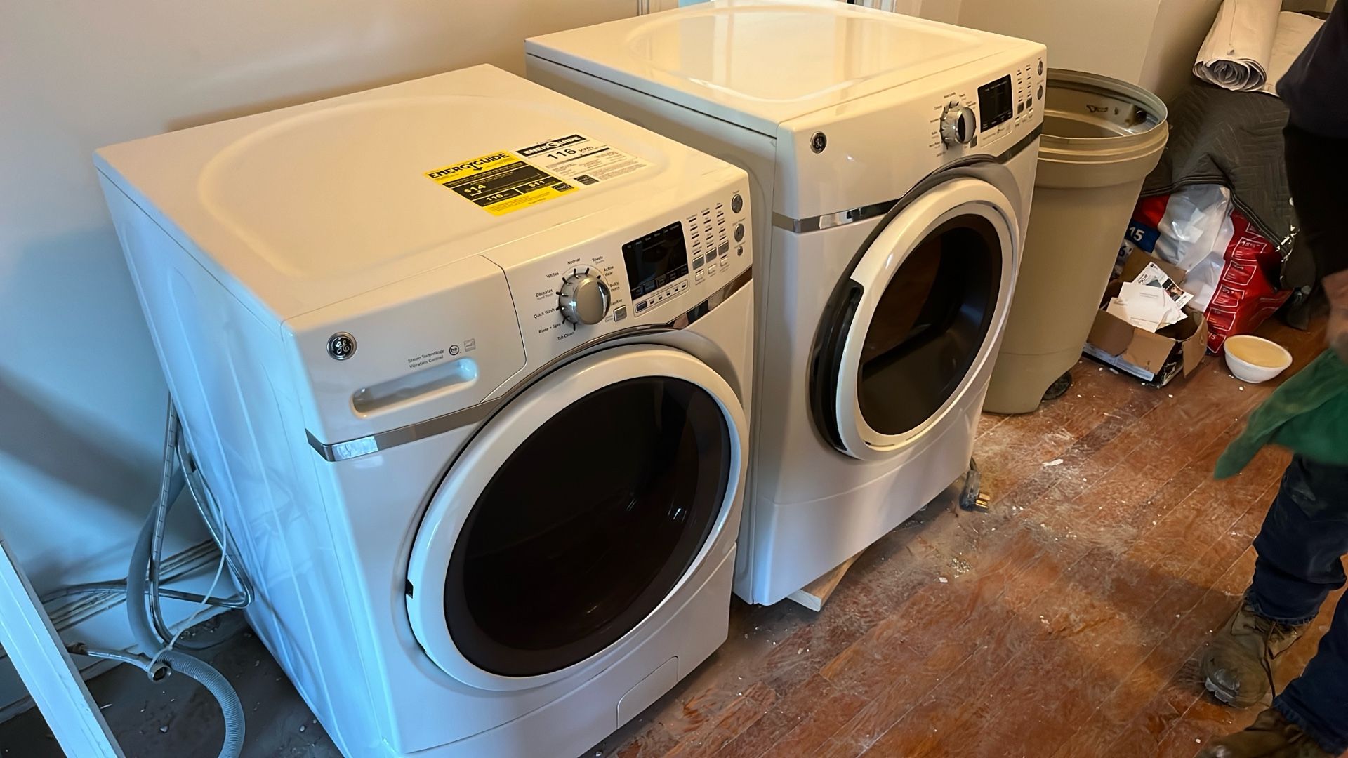 GE Stackable Washer And Electric Dryer 