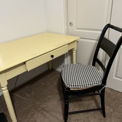 Desk w/chair