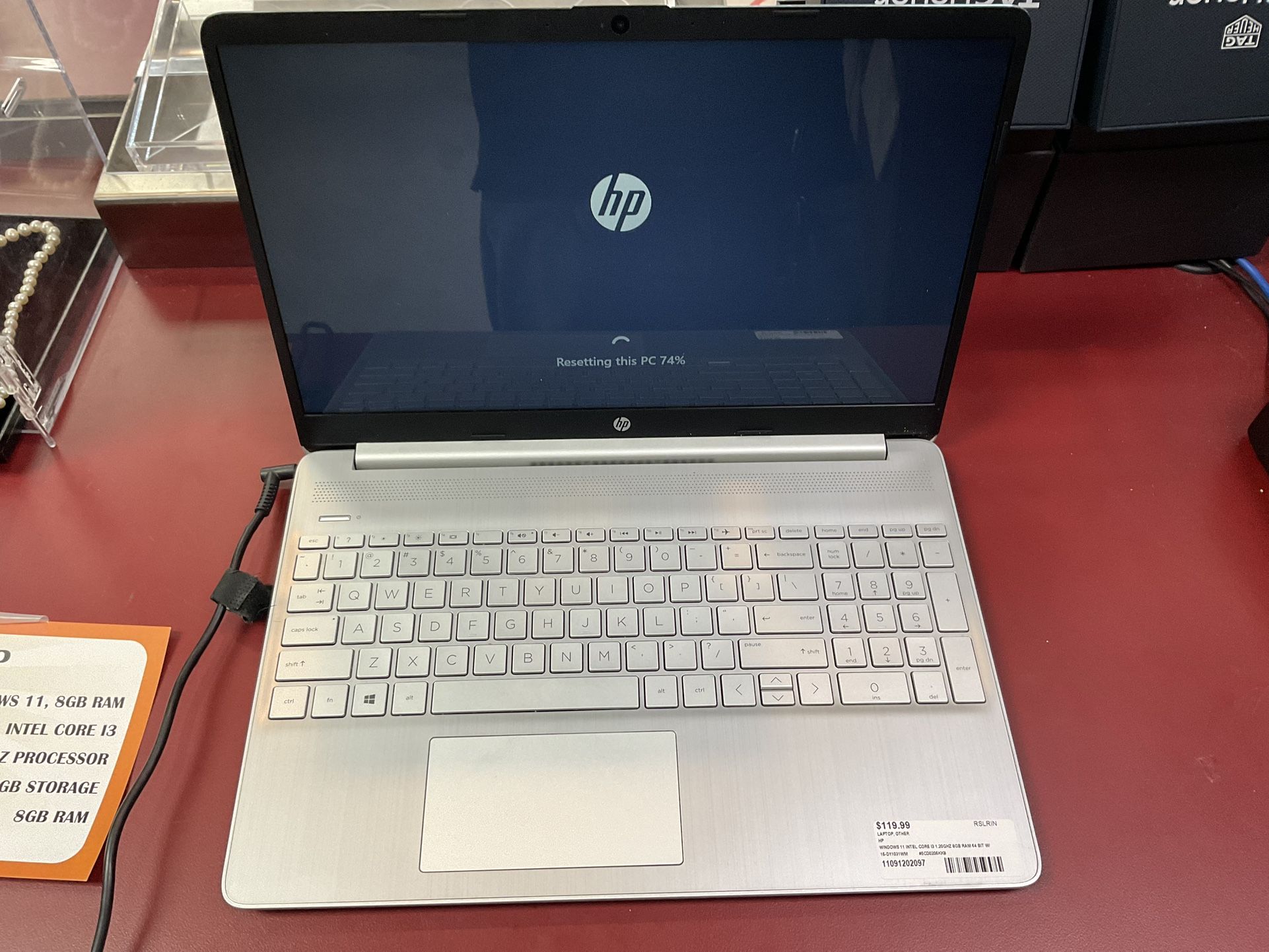 Ho 15” Windows 11 , 256gb. 8 Gb. Ram Intel I3 1.2ghz $330