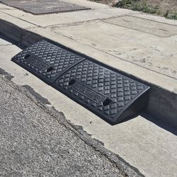 (New) 2 Curb Ramps, 5" Height, 4,400LB capacity, Driveway Ramp, Lightweight Rampa
