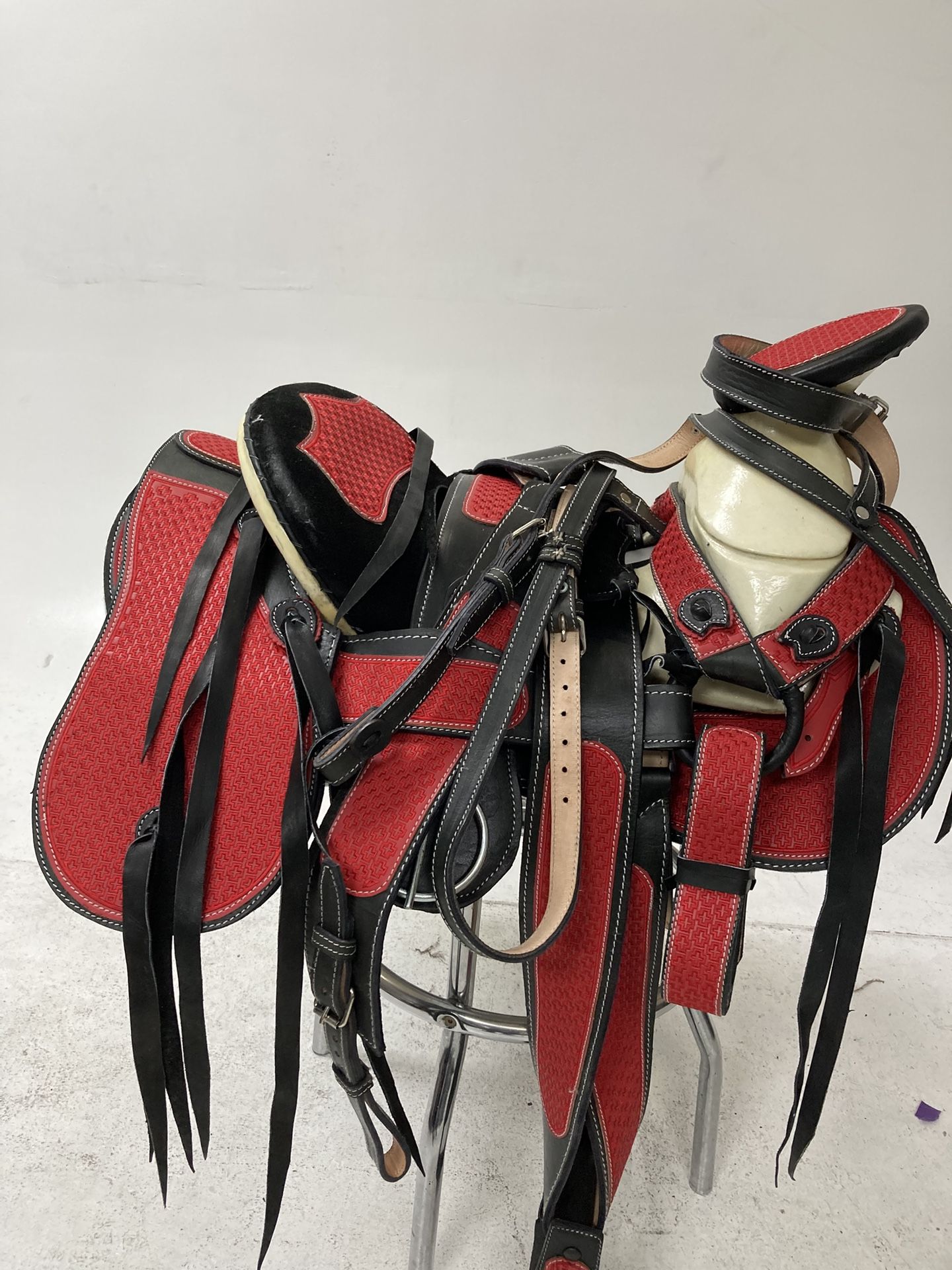 Nueva Montura Charra Bordada Con Cantinas Desmontables