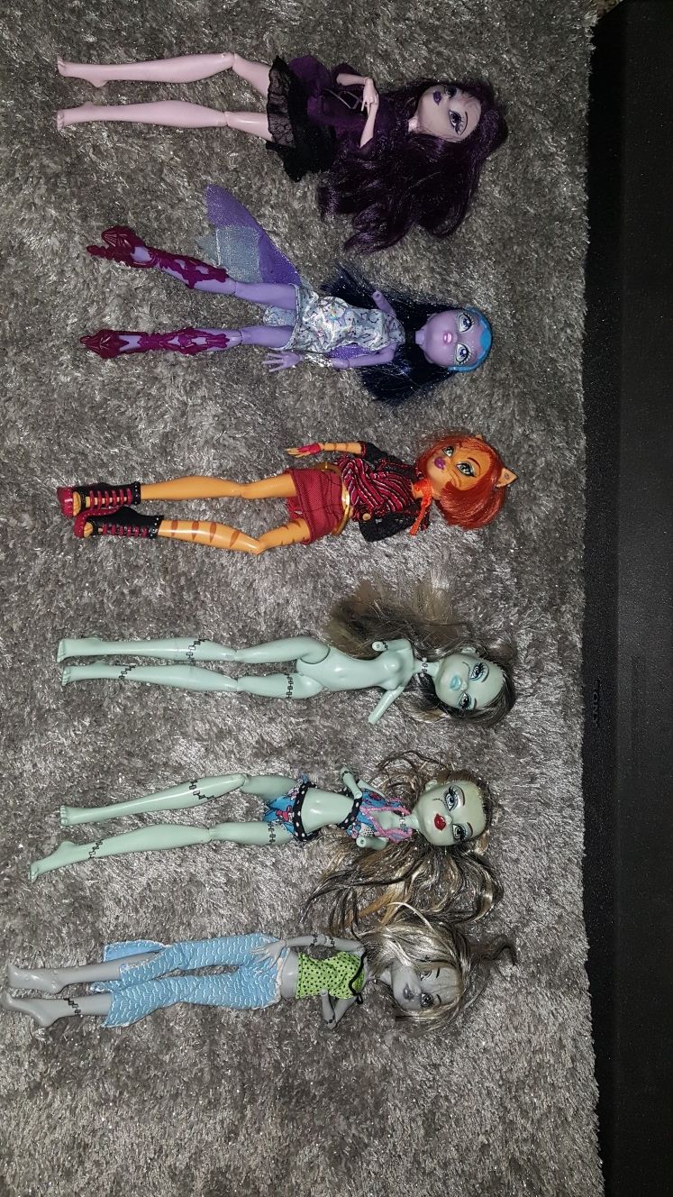 Incomplete monster high dolls