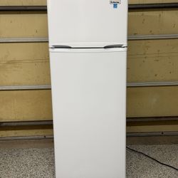 Apartment Refrigerator Like New
