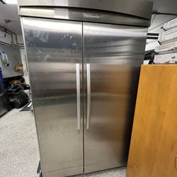 Free Thermador fridge/freezer for pick Up 