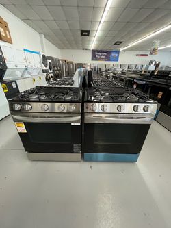 New Lg 30” Slide In-Gas Range / Scratch and Dent