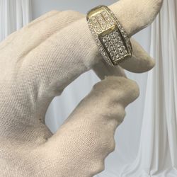 10 Kt Men Ring