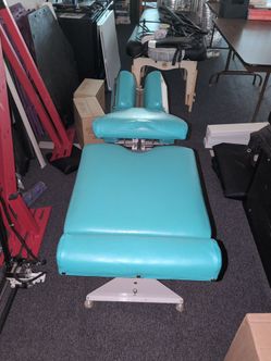 Chiropractor table