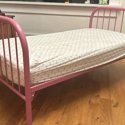 Adorable Toddler Bed