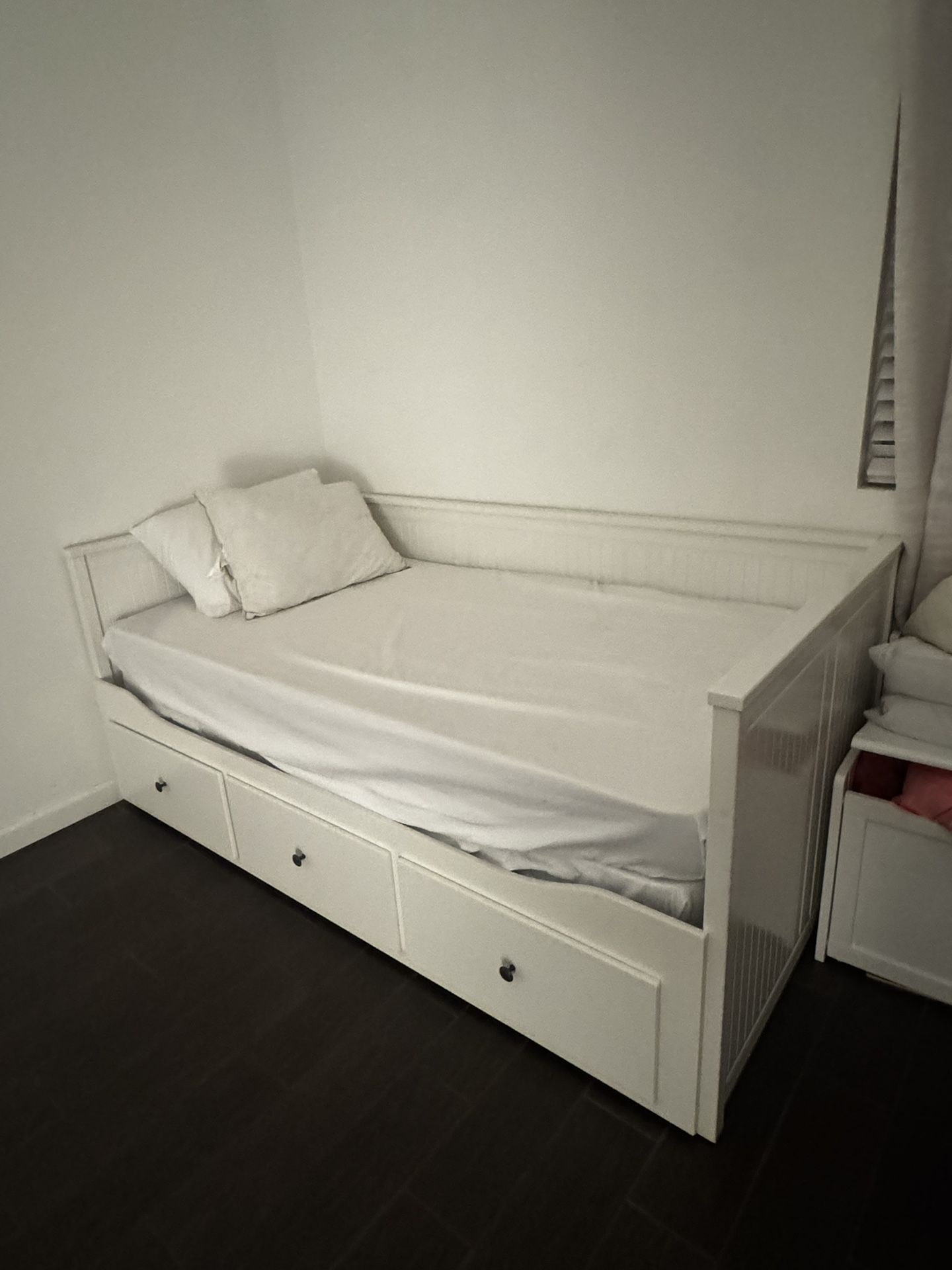 Day Bed/ King Bed