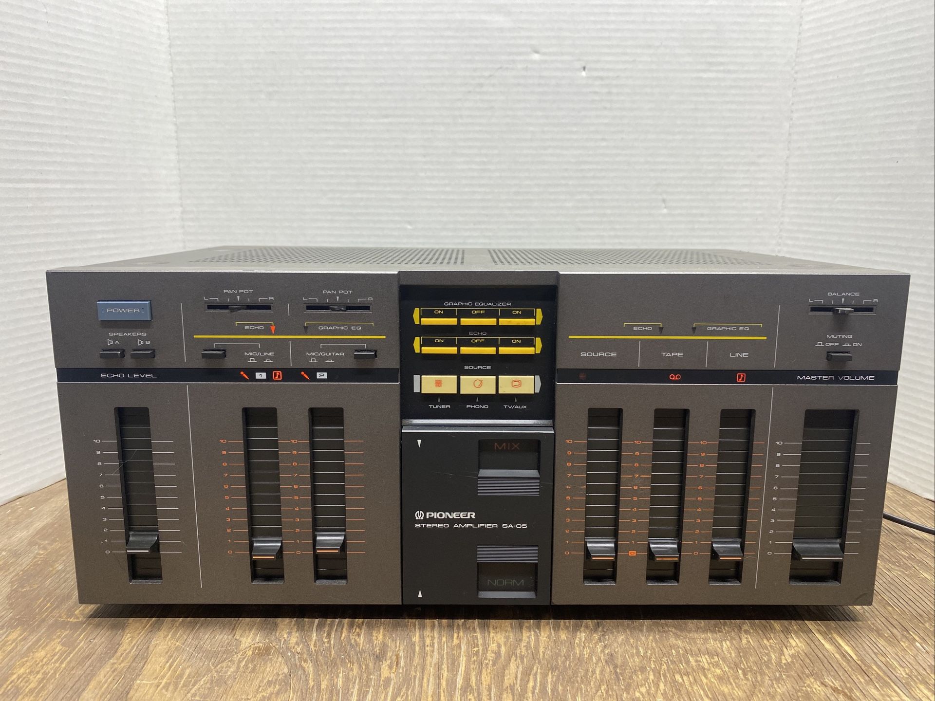 Pioneer SA-05 Stereo Amplifier - Elevate Your Audio Experience for Sale 