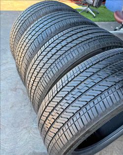 275/50/22 bridgestone vendo un set de llantas usadas excelente condiciones de vida las 4 ✅🤩I am selling a set of used tires, all 4 in excellent livin