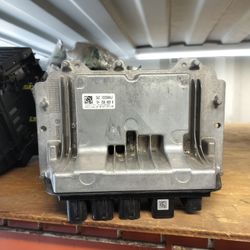 2017 BMW X1 Engine Computer Control Module ECU ECM 