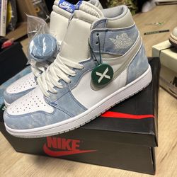 Jordan 1 Hyper Royal 