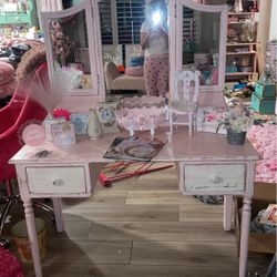 Pink And Beige Shabby Chic Vintage Vanity 