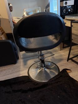 Salon chair