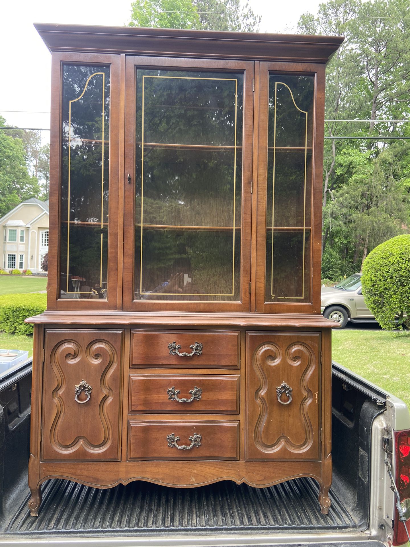 6ft China Cabinet In Good Condition 