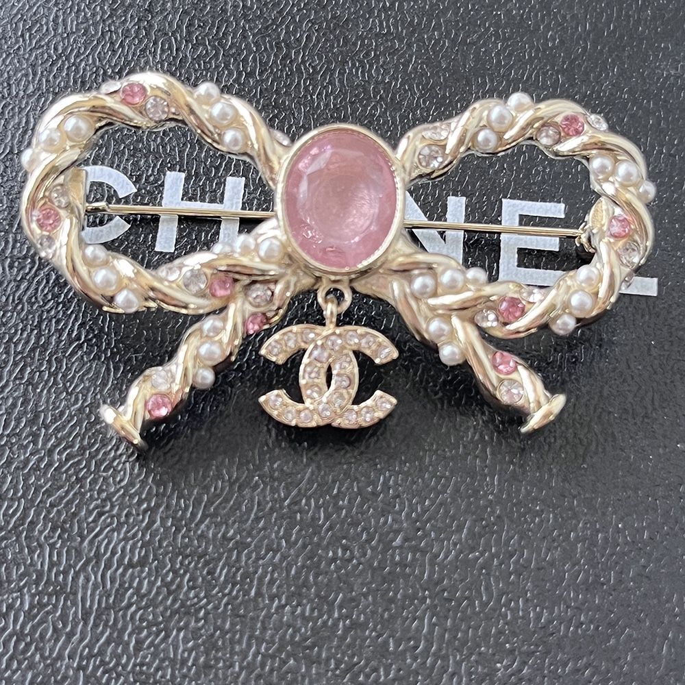 Chain With Jewels Brooches & Corsages