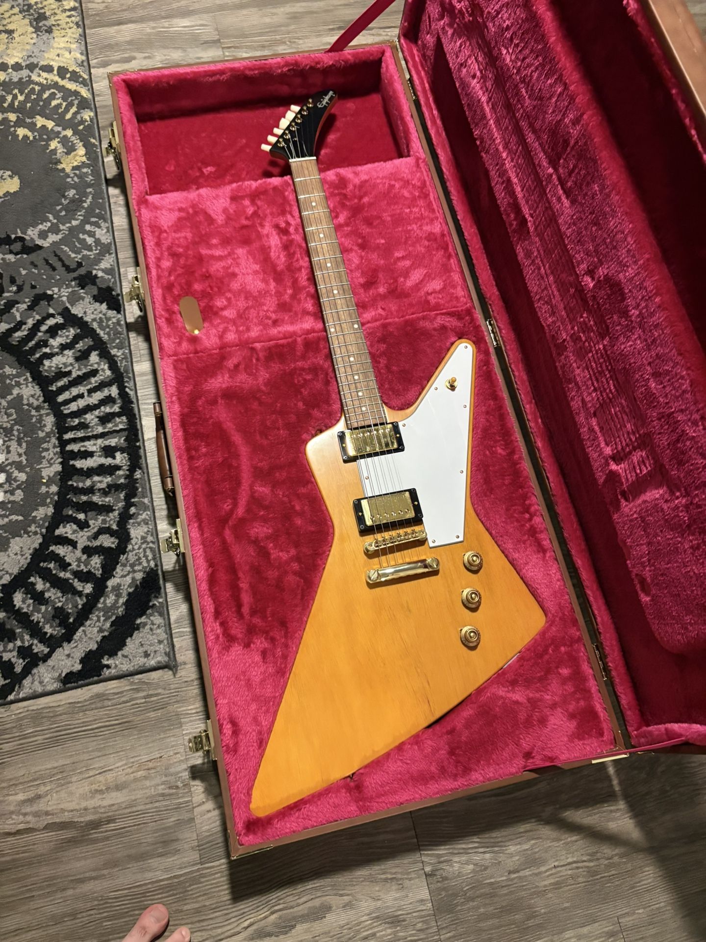 Epiphone 1958 Korina Explorer Outfit Electric Guitar Aged Natural