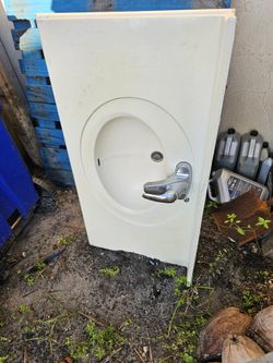 VANITY SINK WITH FAUCET 
