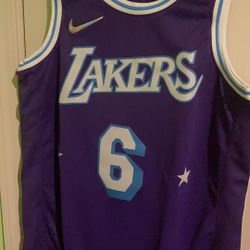 New Nike Los Angeles Lakers Lebron James City Edition, Jersey Size M
