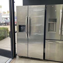Frigidaire Side By Side Refrigerator KLVU
