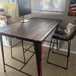 Mid-Century Modern Wood Table – Excellent Condition 