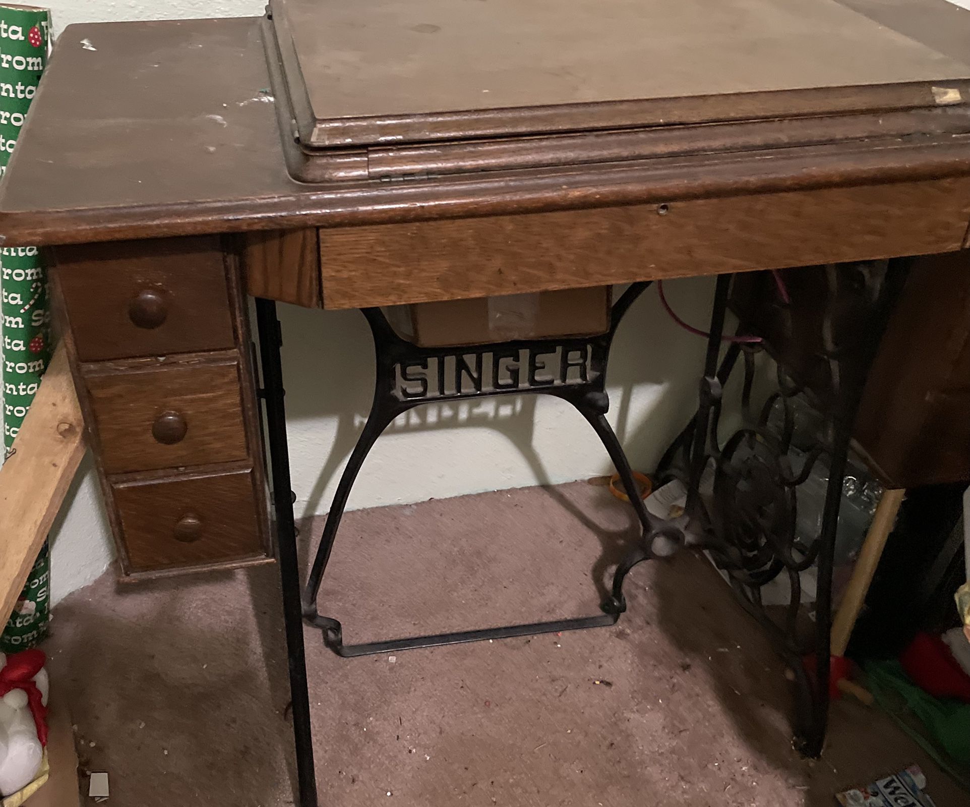 Vintage Singer Sewing Machine With Cabinet/desk