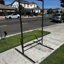 Free Standing Pull Up Bar