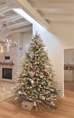 8 Ft Aldik Luxury Transformer Pre-Lit Christmas Tree + Ornaments – Excellent Condition
