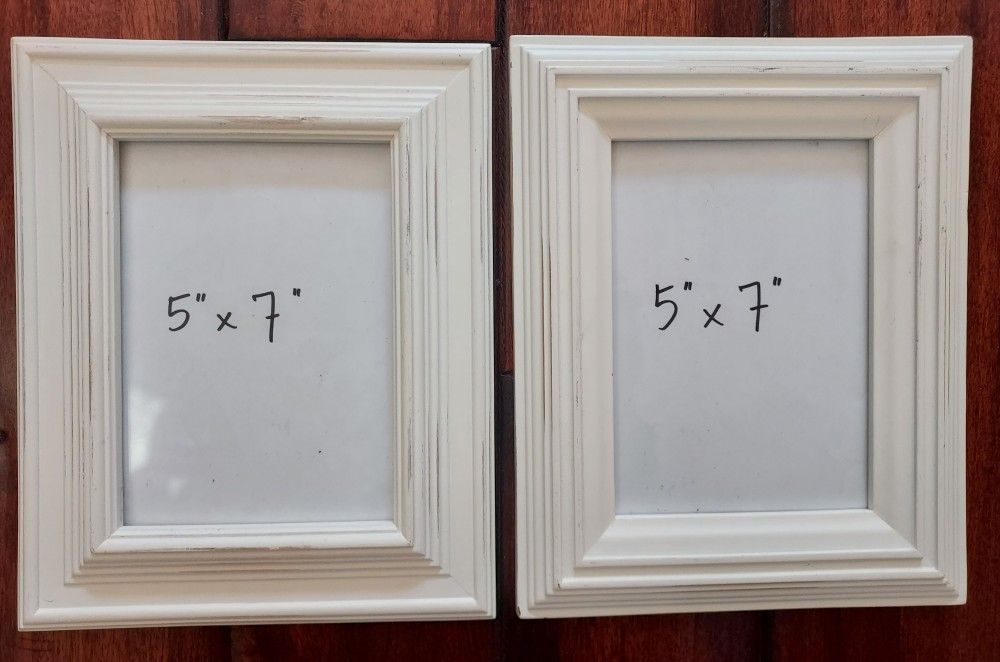 (2) 5x7 Classic White Photo Frames