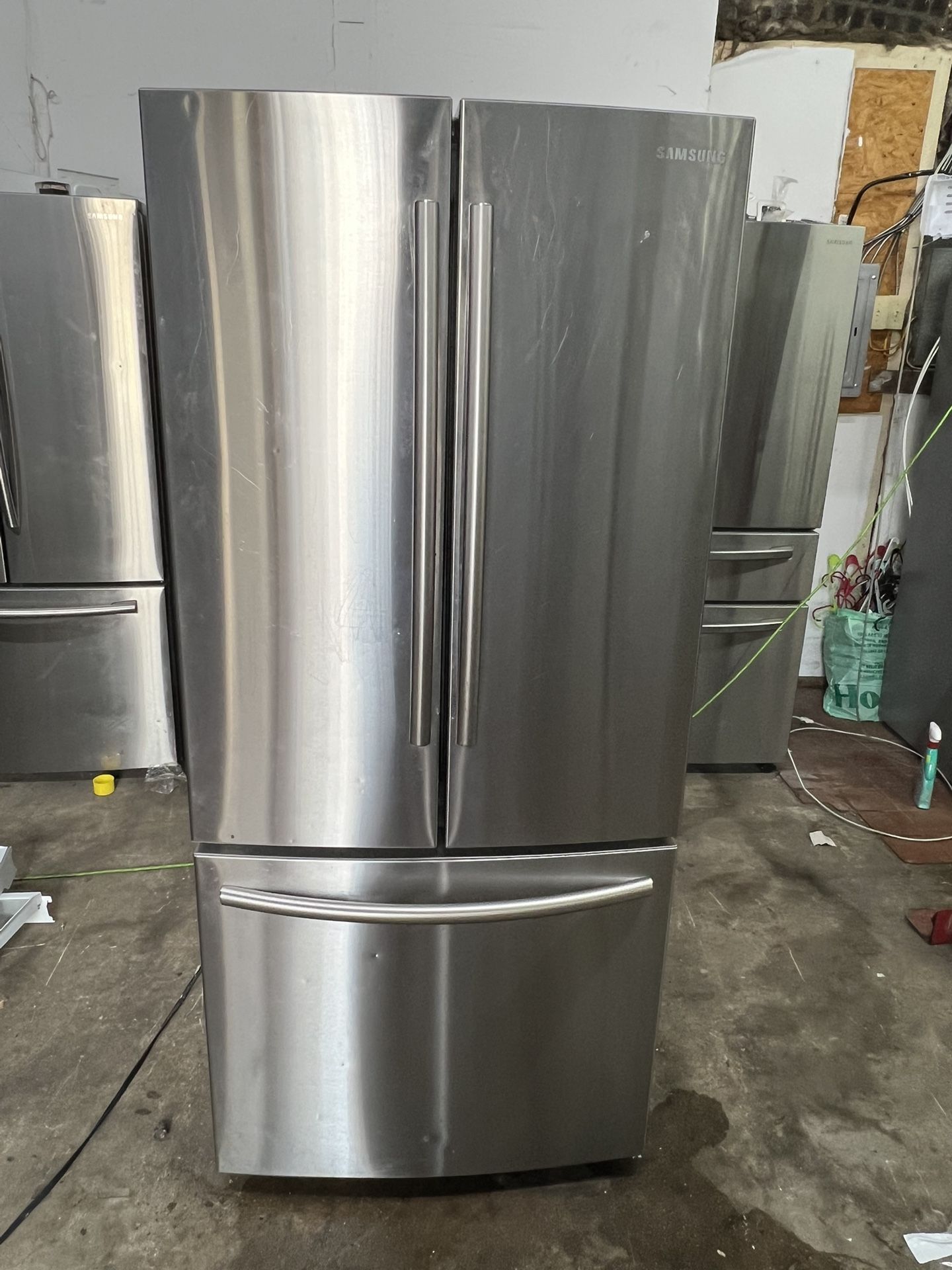 Samsung 33 inch W” French door refrigerator/Nevera tres Puertas stainless steel