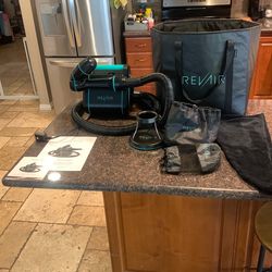 Nice REVAIR SUCTION AIR DRYER DRYES AND STRAIGHTEN HAIR WONT BURN YOUR HAIR