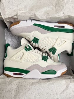Jordan 4 Retro SB Pine Green Size 8.5