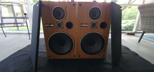 Pioneer CS-G303 3-way floor speakers (price negotiable)