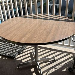 Modern Round Dining Table – 108cm