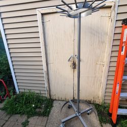 Mobile coat rack