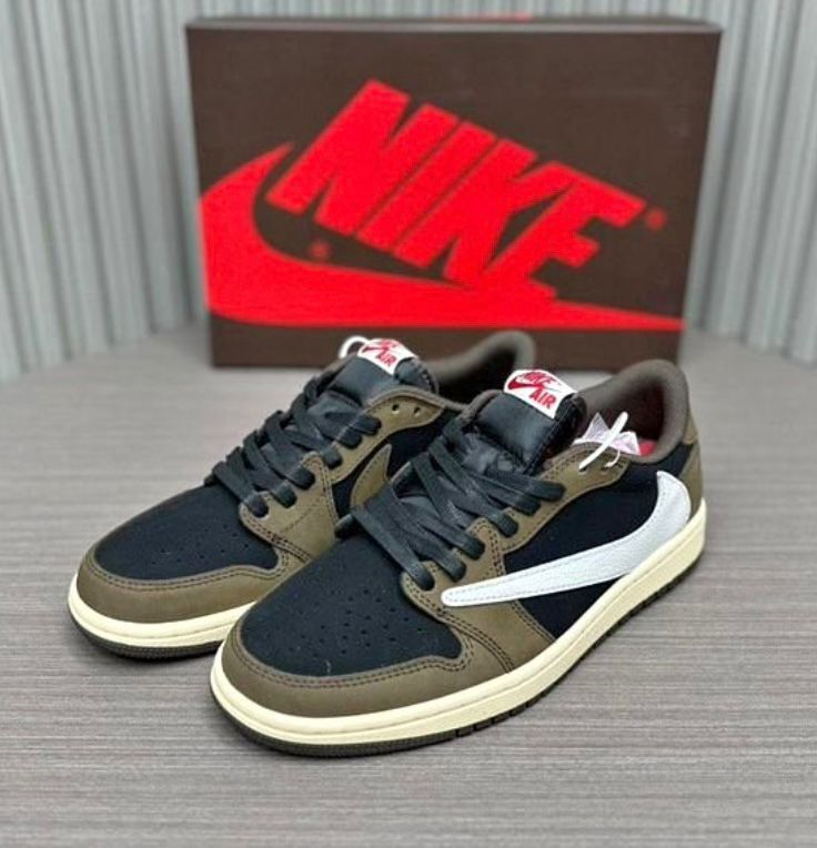 Travis Scott x Air Jordan 1 Low 'Mocha'
