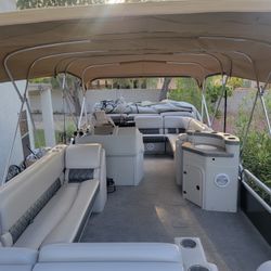 SUNTRACKER PARTY BARGE COMPLETE REMODELED 