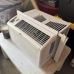 LG 5,000 BTU 115-Volt Window Air Conditioner LW5016 in White