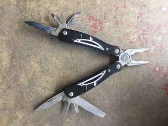 Sheffield 12-in-1 multi-tool.