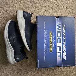 Sketchers Memory Foam Size 13