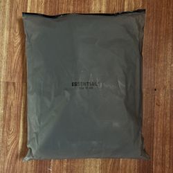 ESSENTIALS FEAR OF GOD 