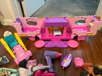 Barbie carriage, Barbies and accessories