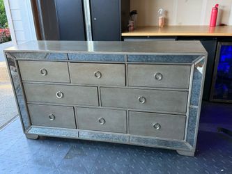 “Moving “Dresser night stands and mirror