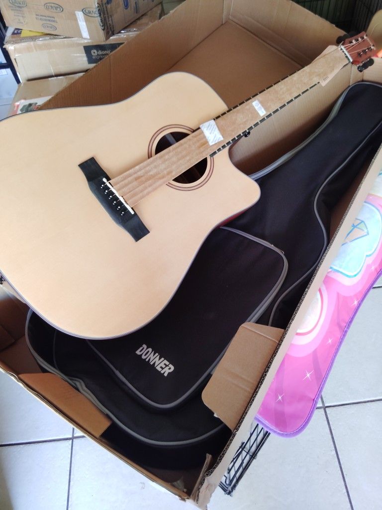Donner Acoustic Guitar ( New ) 