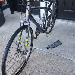 Fuji Aluminum Hybrid Bike 