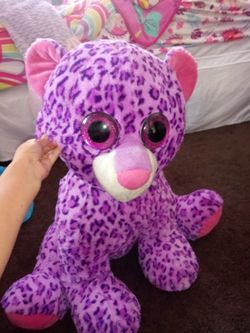 Huge stuffed animal withthe big eyes